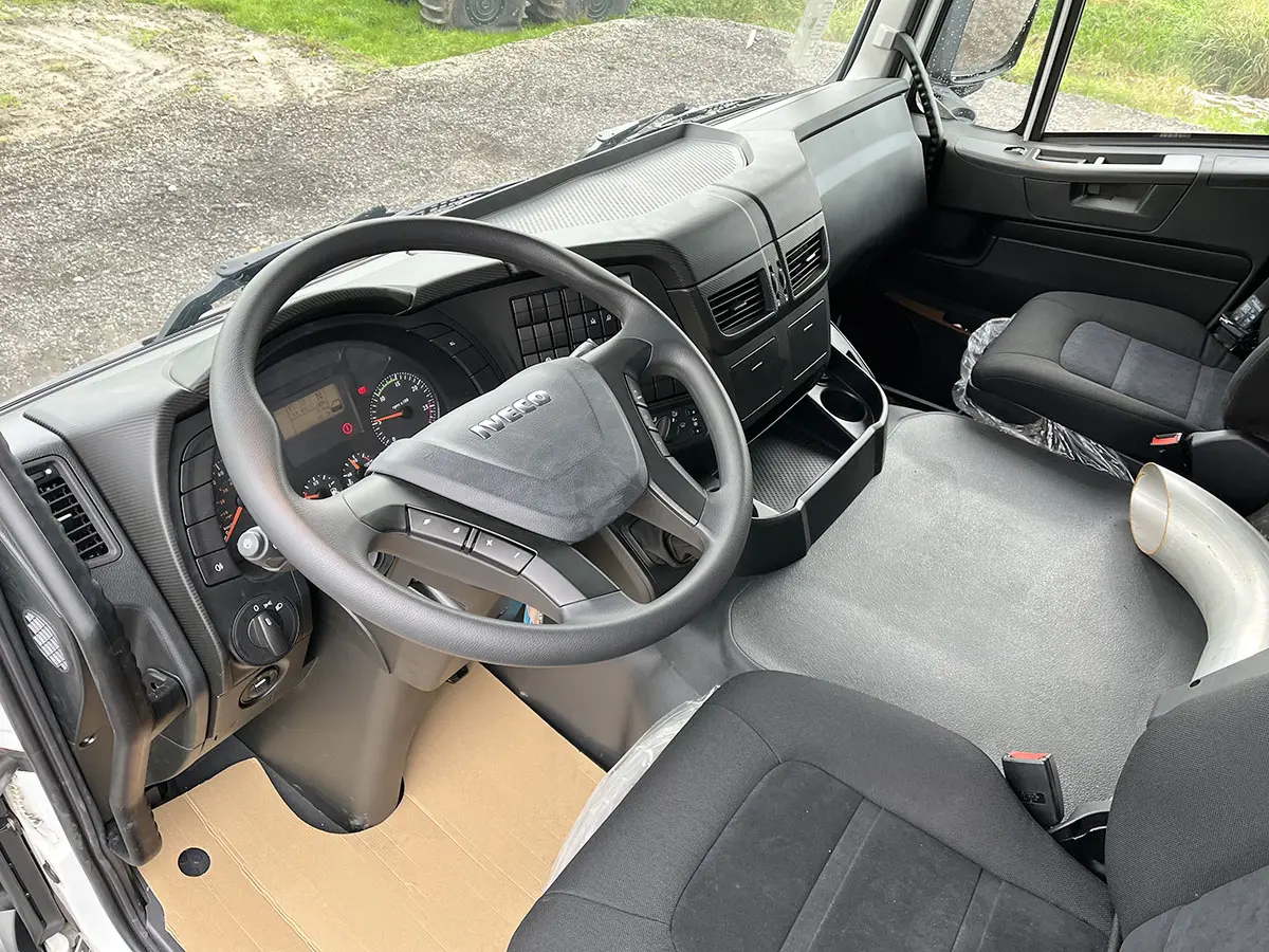 Iveco Trakker AD190T38WH AT ADR Camion citerne à carburant 4x4 8
