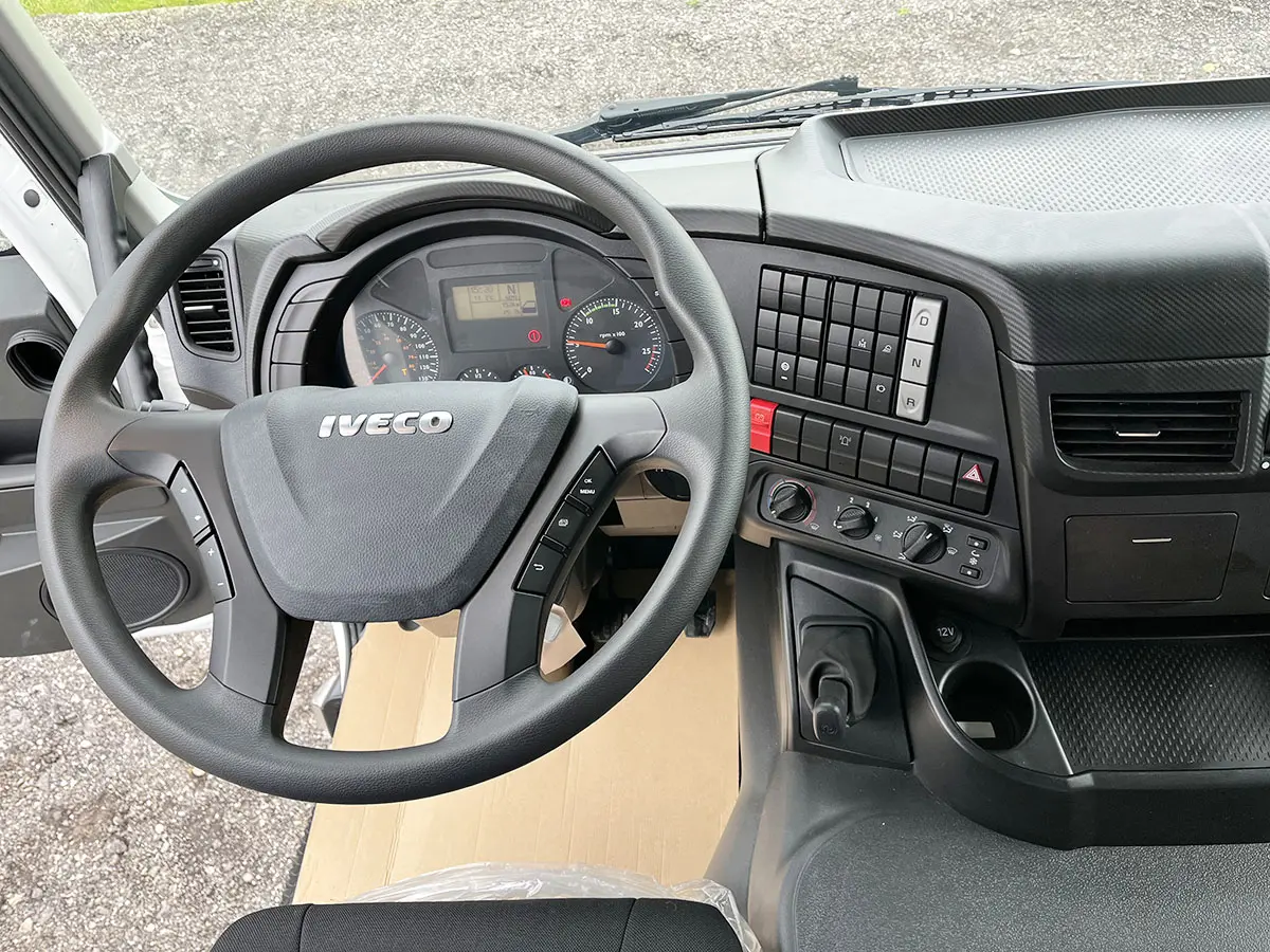 Iveco Trakker AD190T38WH AT ADR Camion citerne à carburant 4x4 9