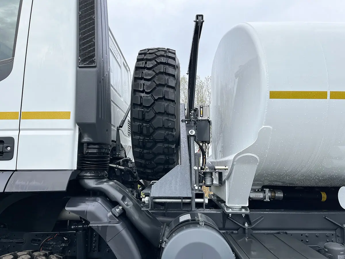 Iveco Trakker AD190T38WH AT ADR 4x4 Fuel Tank Truck 12