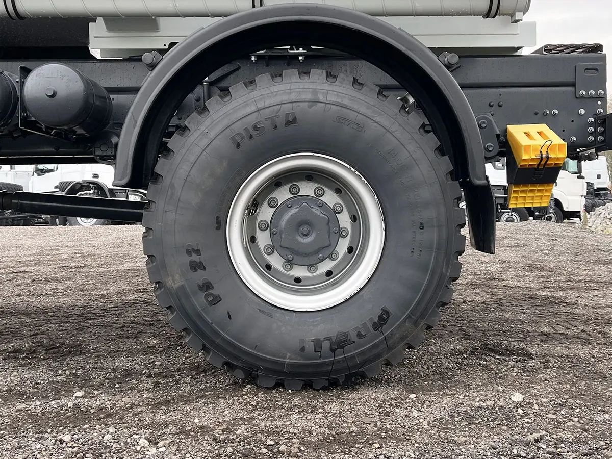Iveco Trakker AD190T38WH AT ADR Camion citerne à carburant 4x4 17