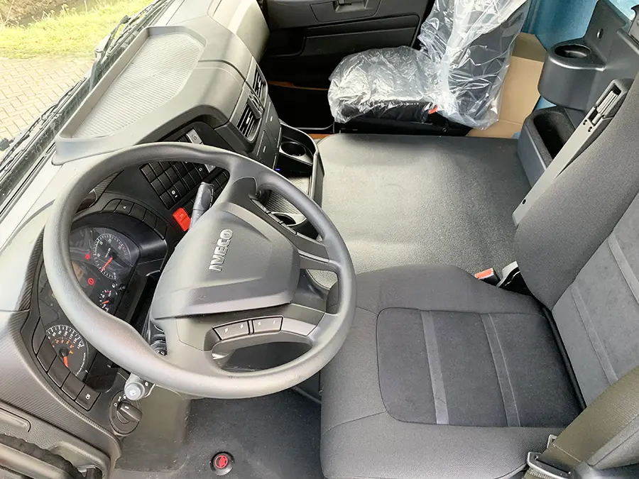 Iveco Trakker AD190T38WH AT Hyva HB170 4x4 Crane Truck 8