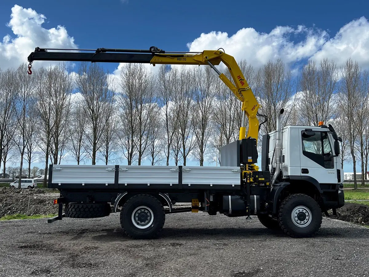 Iveco Trakker AD190T38WH AT Hyva HB170 4x4 Crane Truck 17