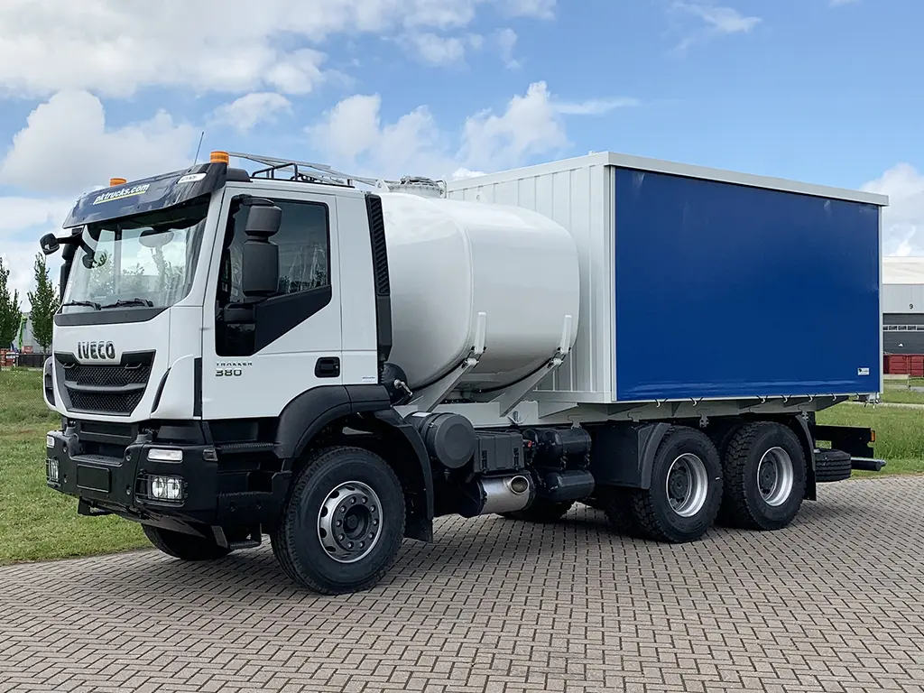 Iveco Trakker AD380T38H Camion à carburant et lubrifiant 6x4