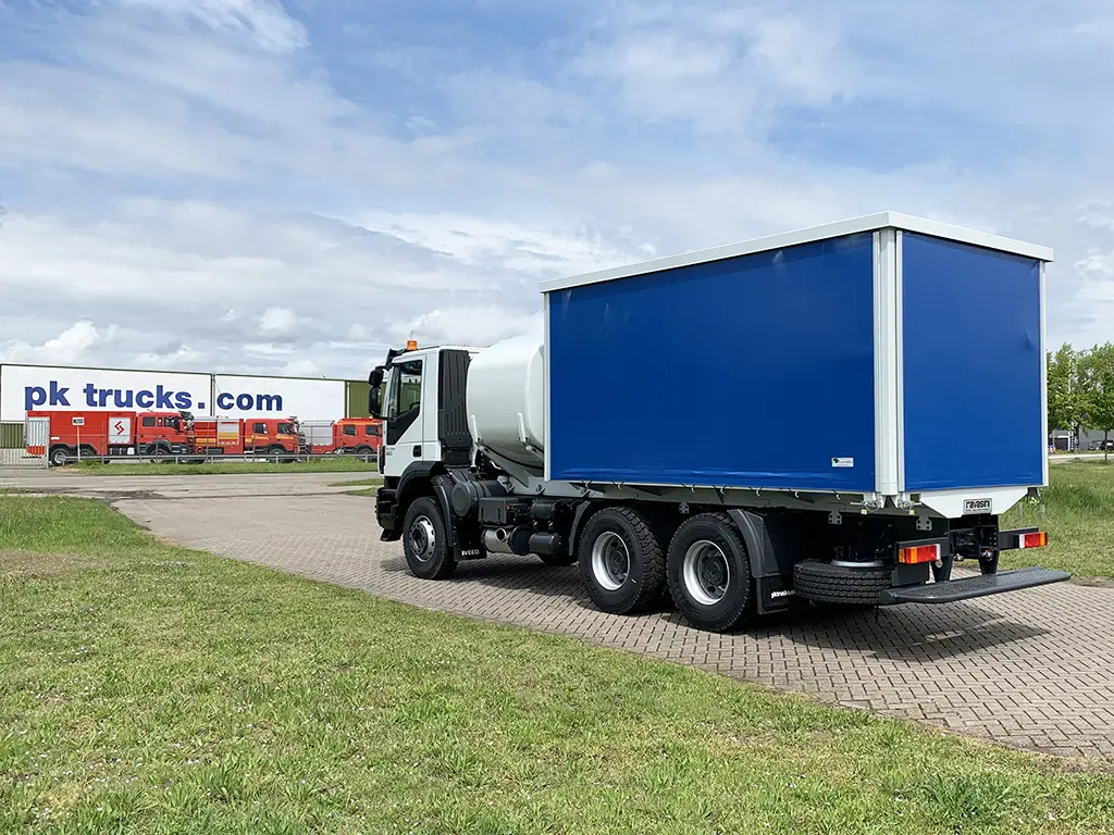 Iveco Trakker AD380T38H Camion à carburant et lubrifiant 6x4 3