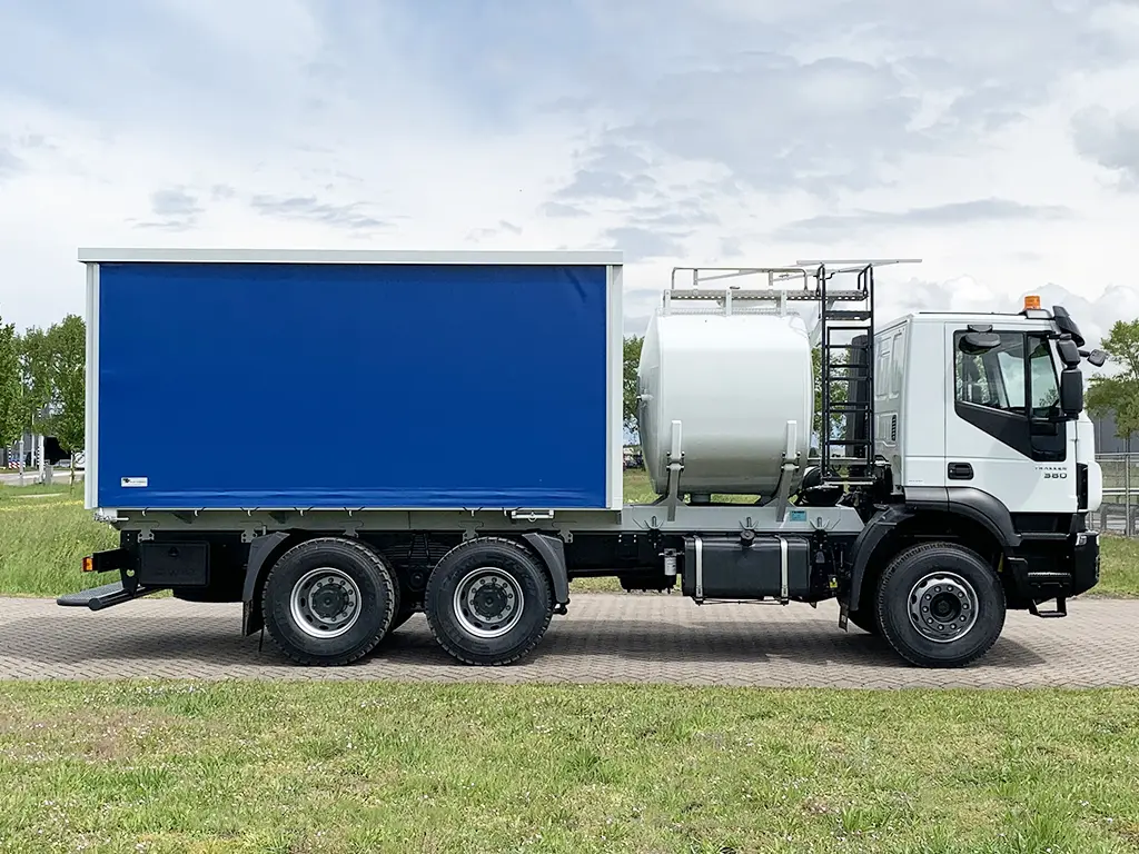 Iveco Trakker AD380T38H Camion à carburant et lubrifiant 6x4 5
