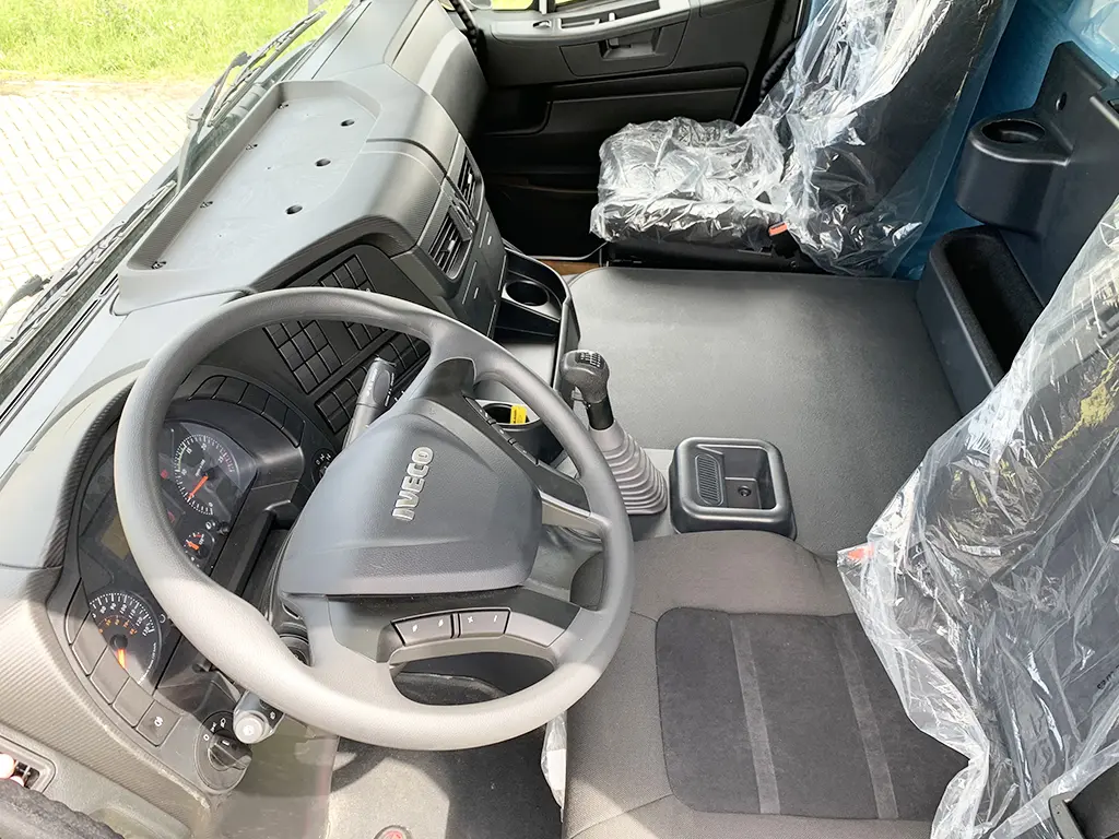 Iveco Trakker AD380T38H 6x4 Fuel & Lube Truck 7