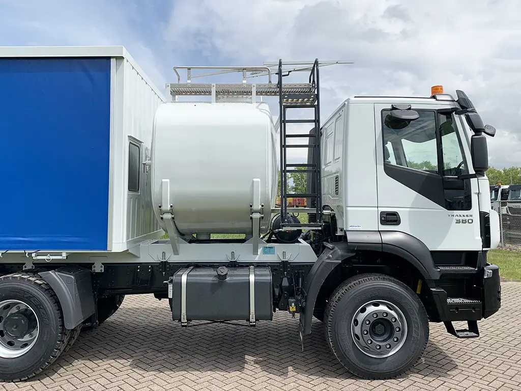 Iveco Trakker AD380T38H 6x4 Fuel & Lube Truck 10