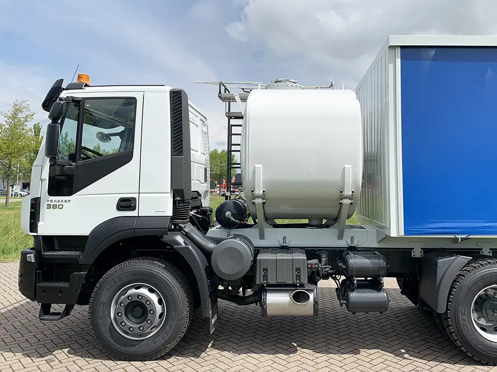Iveco Trakker AD380T38H Camion à carburant et lubrifiant 6x4 11