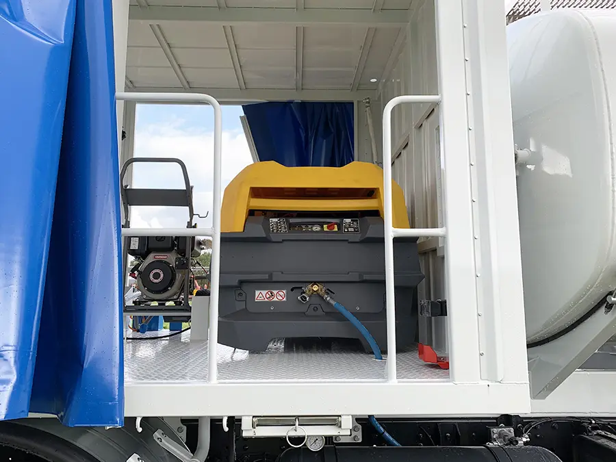 Iveco Trakker AD380T38H Camion à carburant et lubrifiant 6x4 13