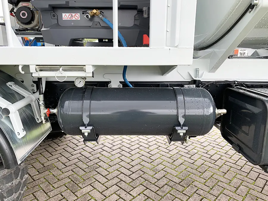 Iveco Trakker AD380T38H Camion à carburant et lubrifiant 6x4 15