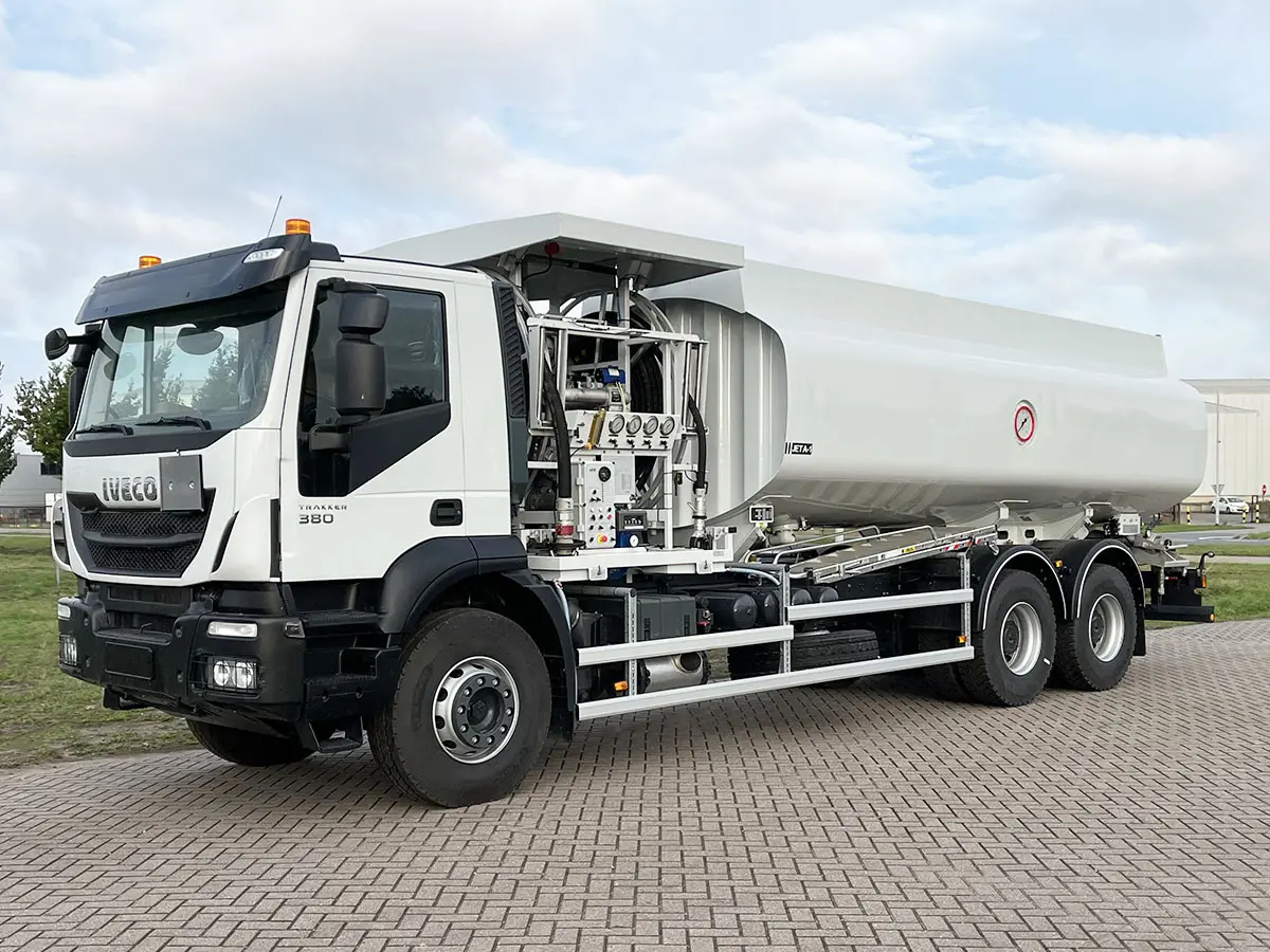 Iveco Trakker AD380T38H ADR Camion citerne à carburant pour l'aviation 6x4