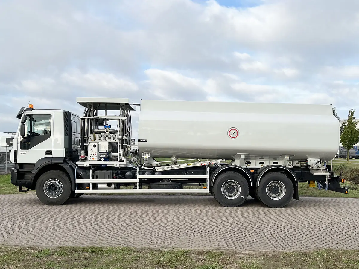 Iveco Trakker AD380T38H ADR Camion citerne à carburant pour l'aviation 6x4 2