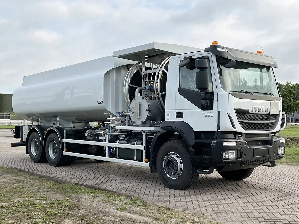 Iveco Trakker AD380T38H ADR Camion citerne à carburant pour l'aviation 6x4 4