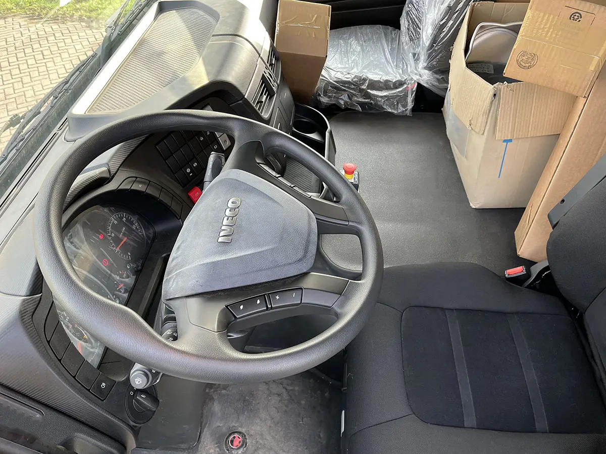 Iveco Trakker AD380T38H ADR Camion citerne à carburant pour l'aviation 6x4 7