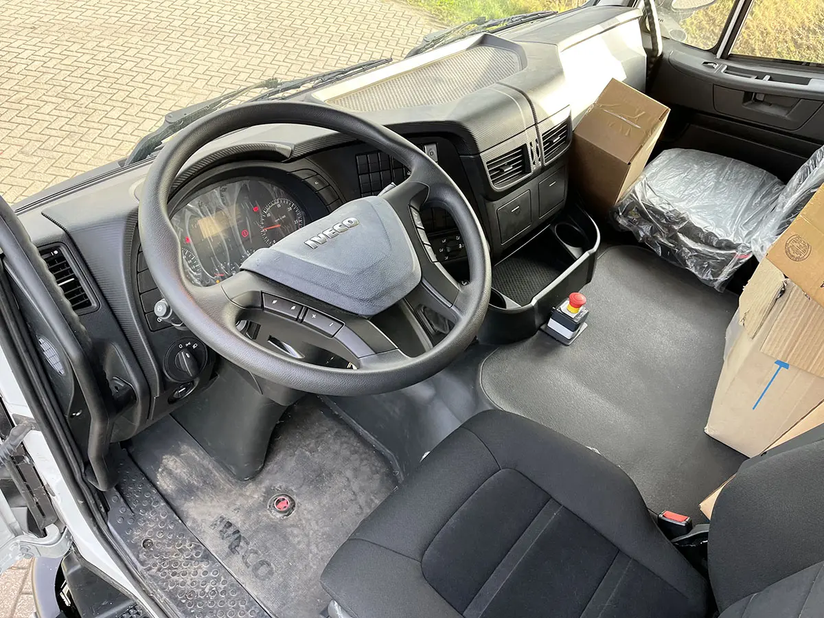 Iveco Trakker AD380T38H ADR Camion citerne à carburant pour l'aviation 6x4 8