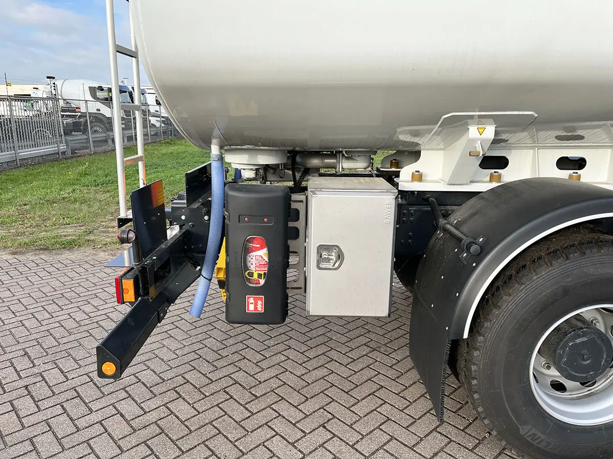 Iveco Trakker AD380T38H ADR Camion citerne à carburant pour l'aviation 6x4 17