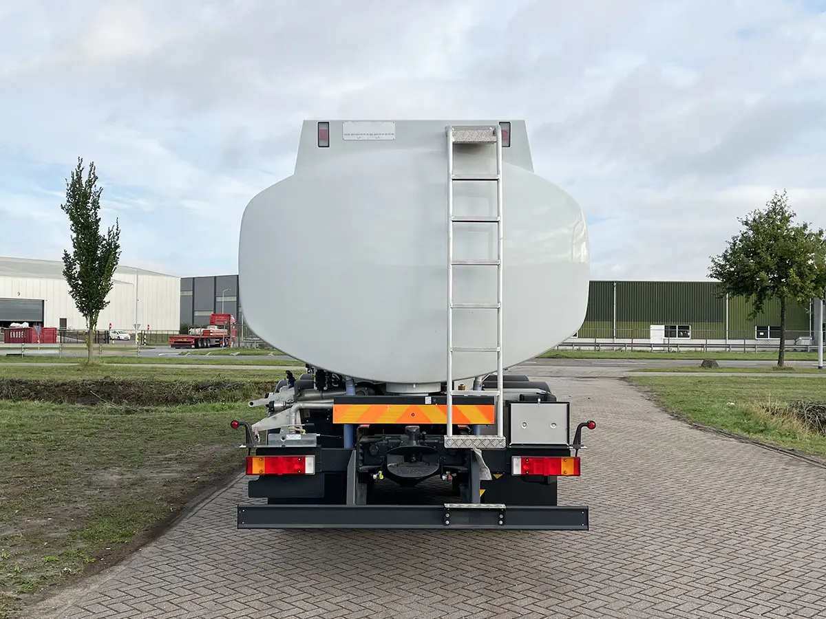 Iveco Trakker AD380T38H ADR Camion citerne à carburant pour l'aviation 6x4 18