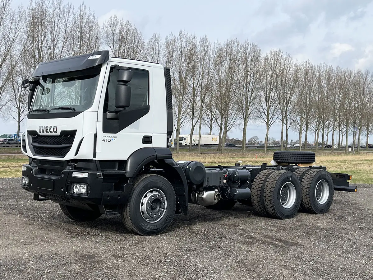 Iveco Trakker AD380T41H-3820 Chassis Cabin 6x4 1