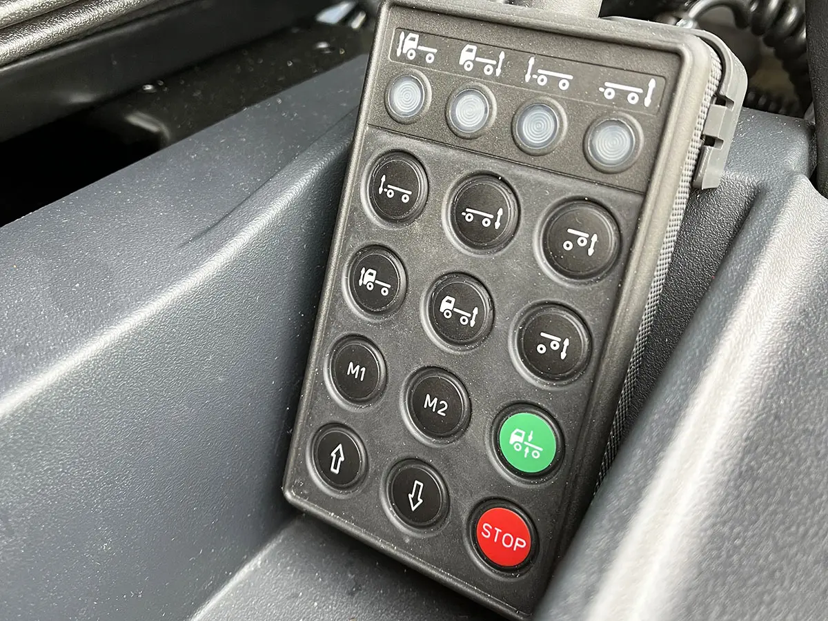 Iveco Trakker AD380T41/P-4200 6x4 Chassis Cabin 10