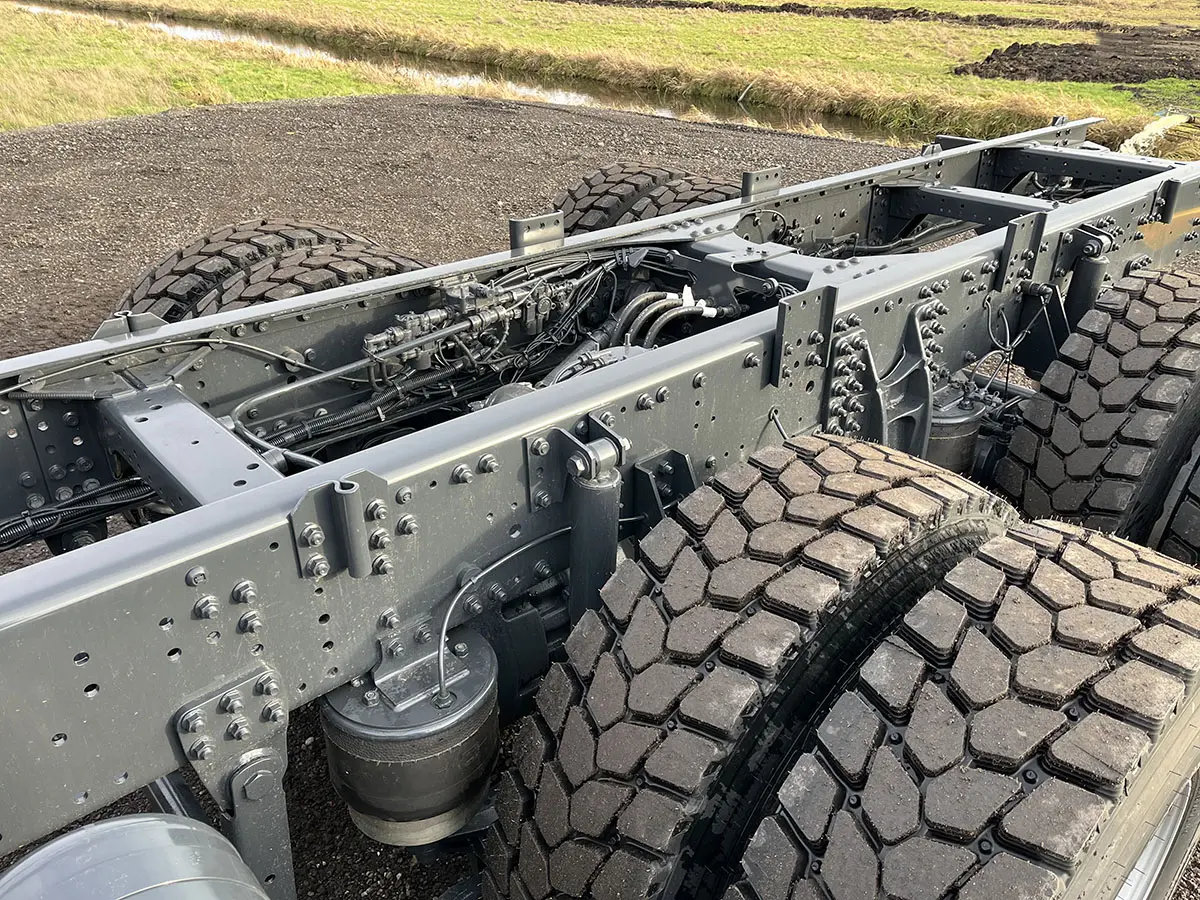 Iveco Trakker AD380T41/P-4200 6x4 Chassis Cabin 12