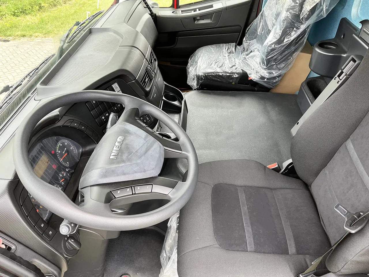 Iveco Trakker AD380T50-3500 Chassis Cabin 6x4 7
