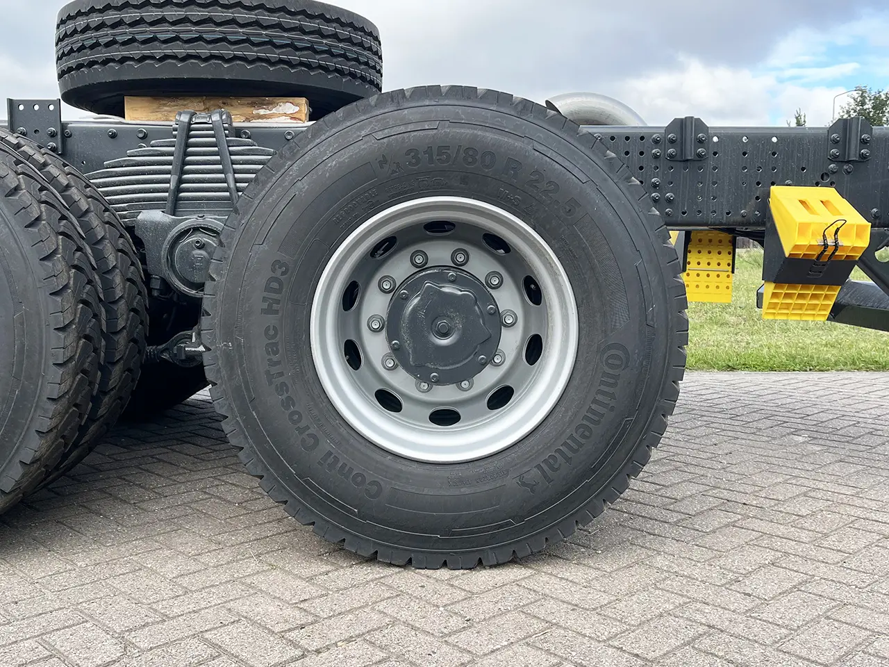 Iveco Trakker AD380T50 6x4 Chassis Cabin 12