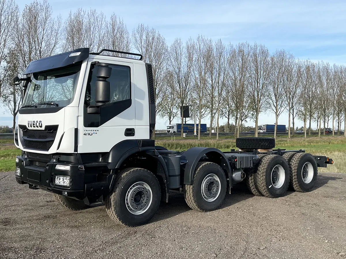 Iveco Trakker AD410T41H-4250 8x4 Chassis Cabin