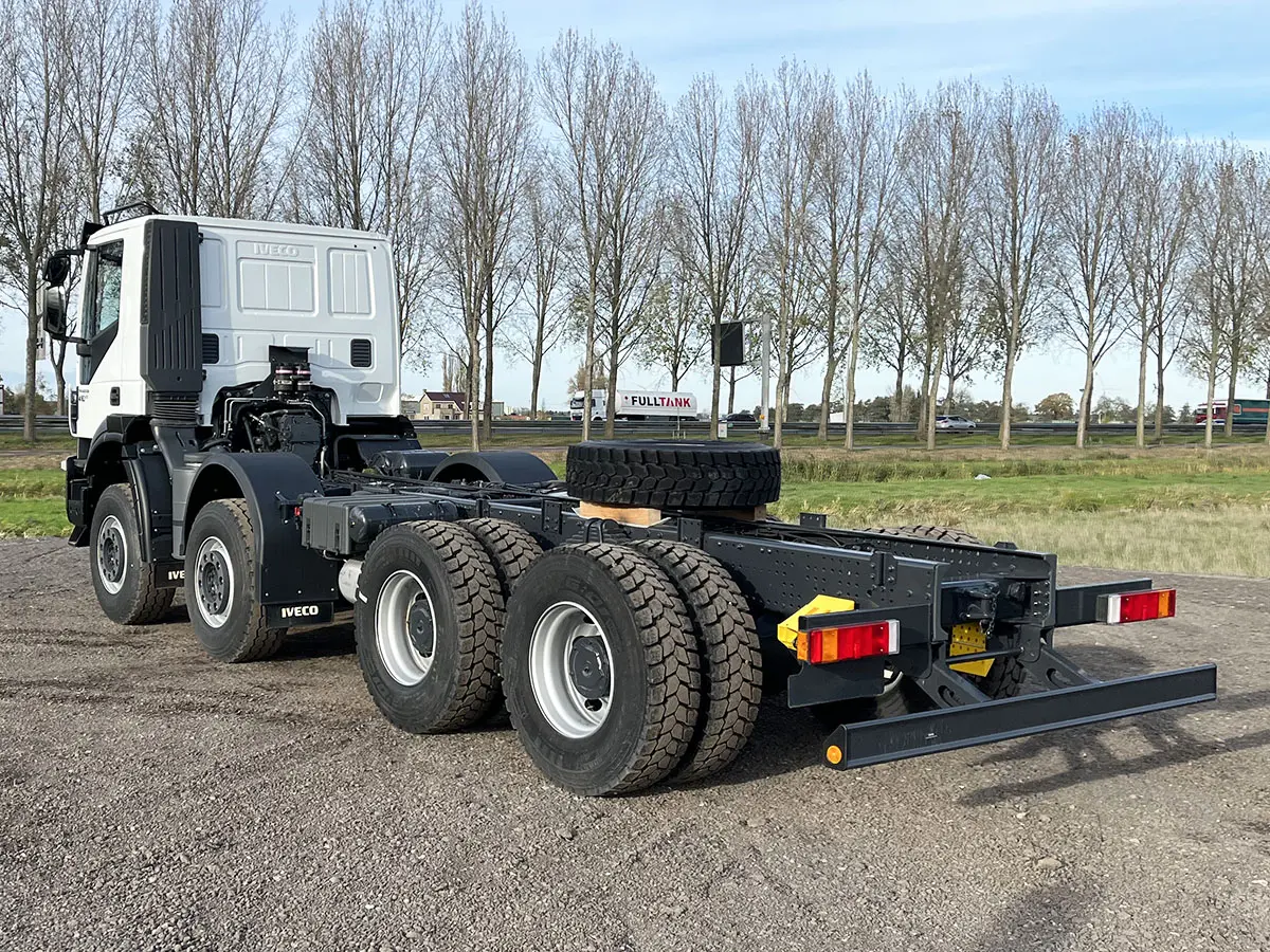 Iveco Trakker AD410T41H-4250 8x4 Chassis Cabin