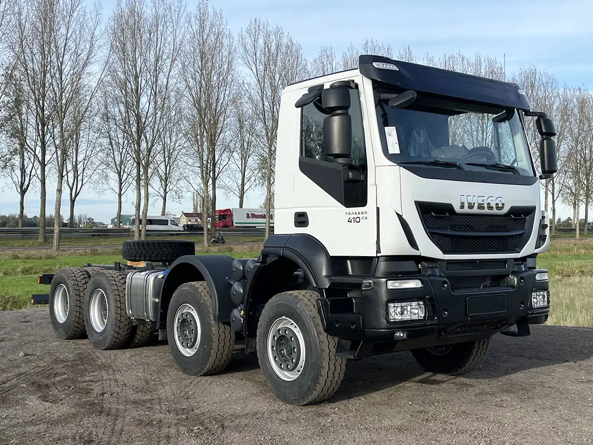 Iveco Trakker AD410T41H-4250 8x4 Chassis Cabin 4