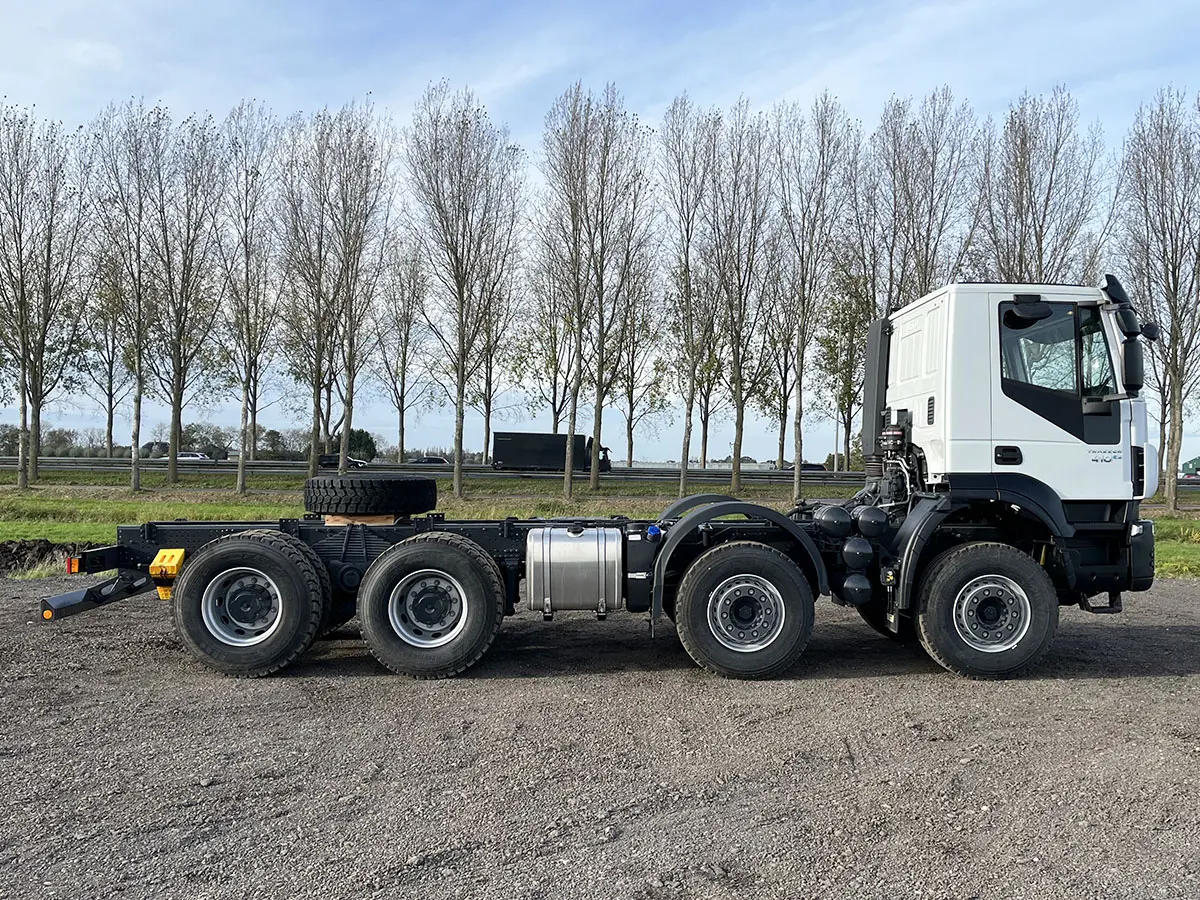 Iveco Trakker AD410T41H-4250 Chassis Cabin 8x4 5