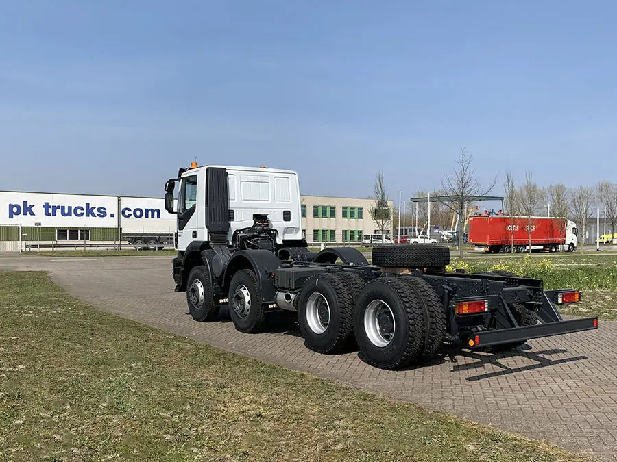 Iveco Trakker AD410T42H-4250 8x4 Chassis Cabin