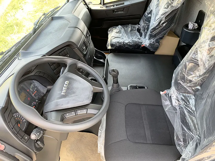 Iveco Trakker AD410T42H-4250 8x4 Chassis Cabin 8