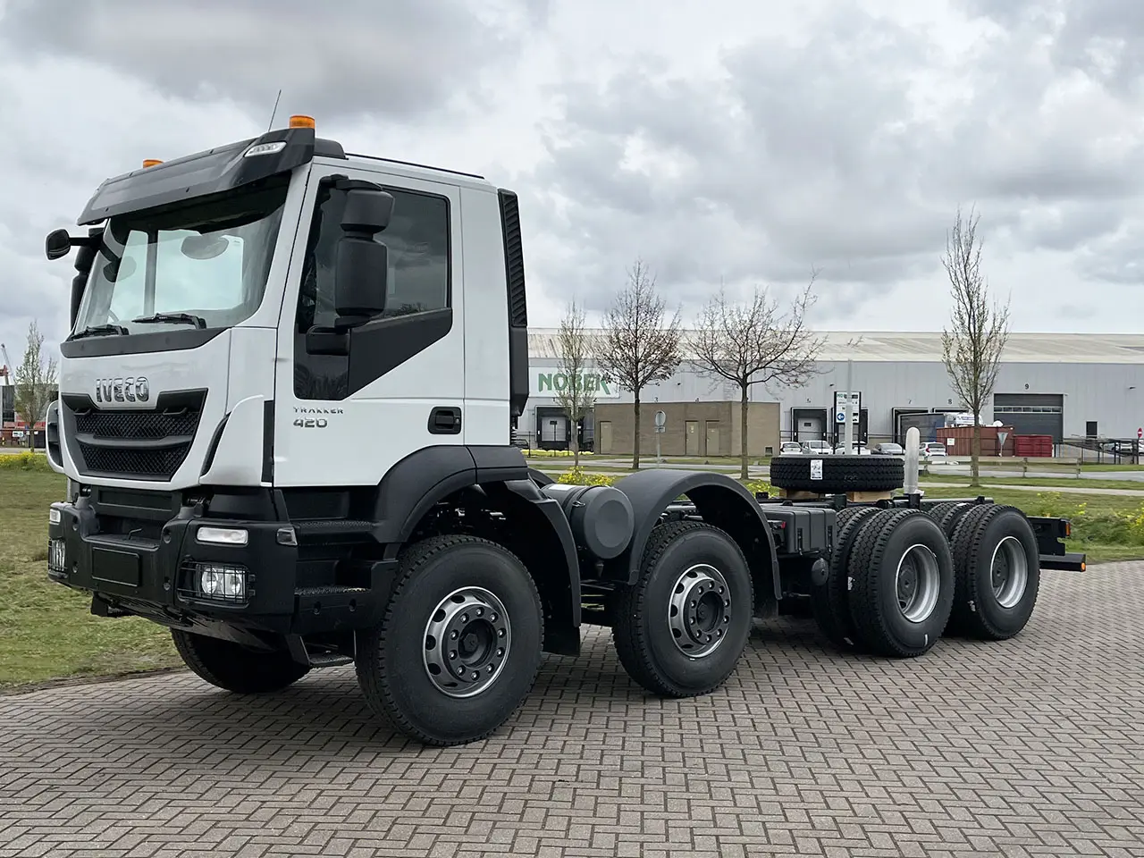 Iveco Trakker AD410T42H-4250 Mixer 8x4 Chassis Cabin