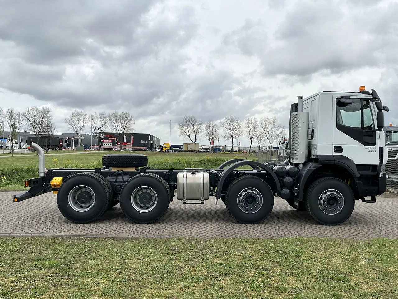 Iveco Trakker AD410T42H-4250 Mixer Chassis Cabin 8x4 5