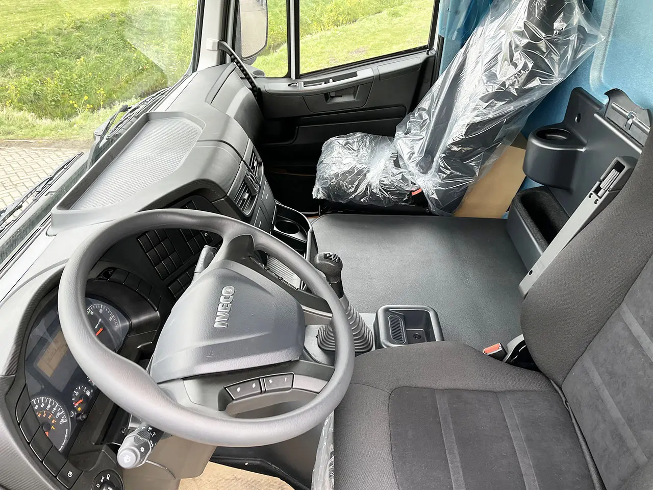 Iveco Trakker AD410T42H-4250 Mixer 8x4 Chassis Cabin 7