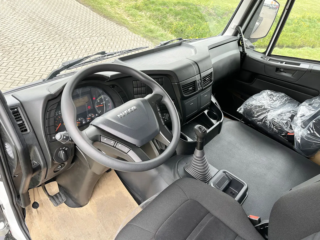 Iveco Trakker AD410T42H-4250 Mixer Chassis Cabin 8x4 8