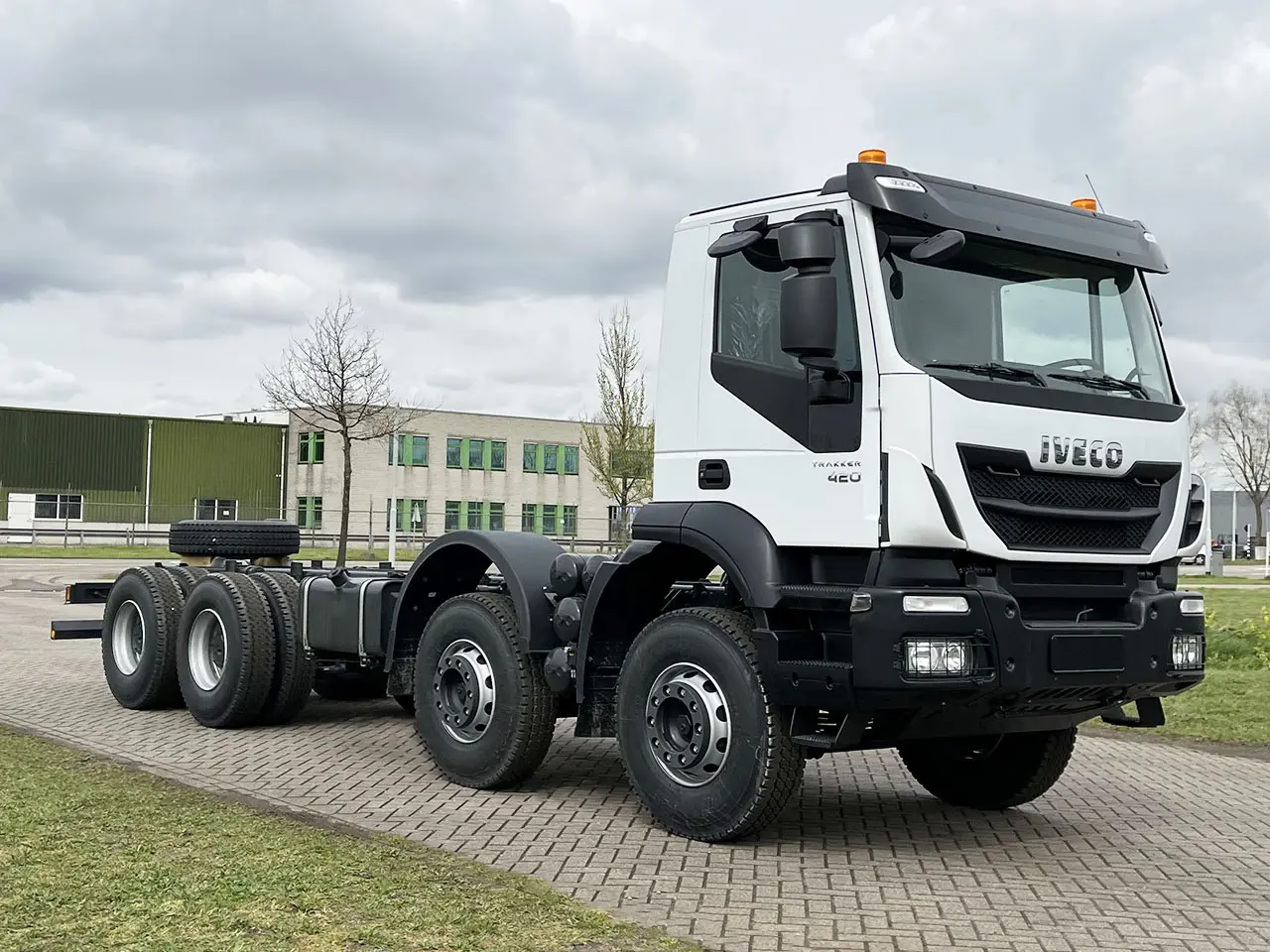 Iveco Trakker AD410T42H-5020 AT 8x4 Chassis Cabin 4