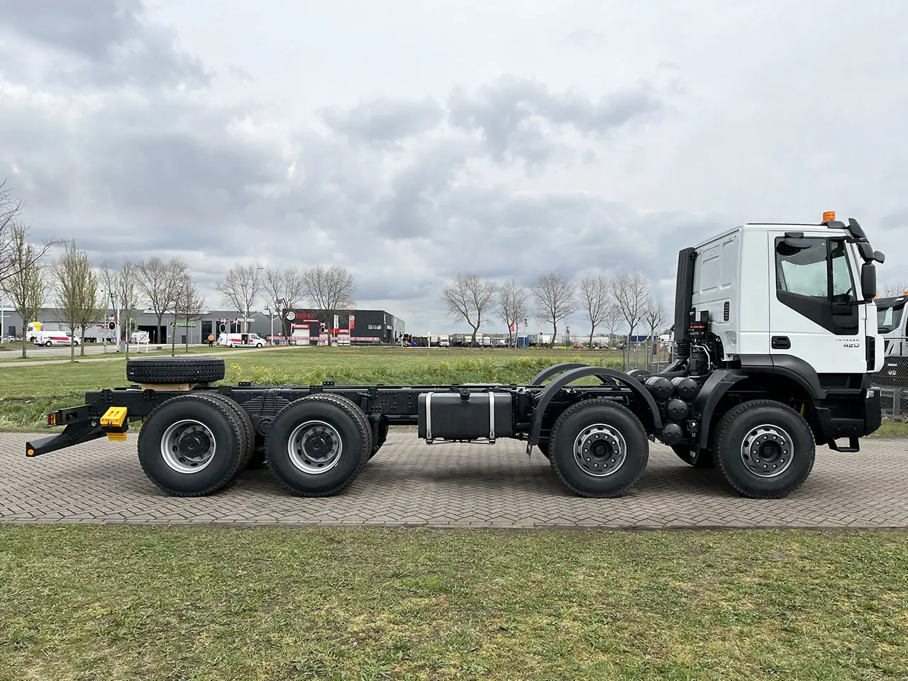 Iveco Trakker AD410T42H-5020 AT 8x4 Chassis Cabin 5