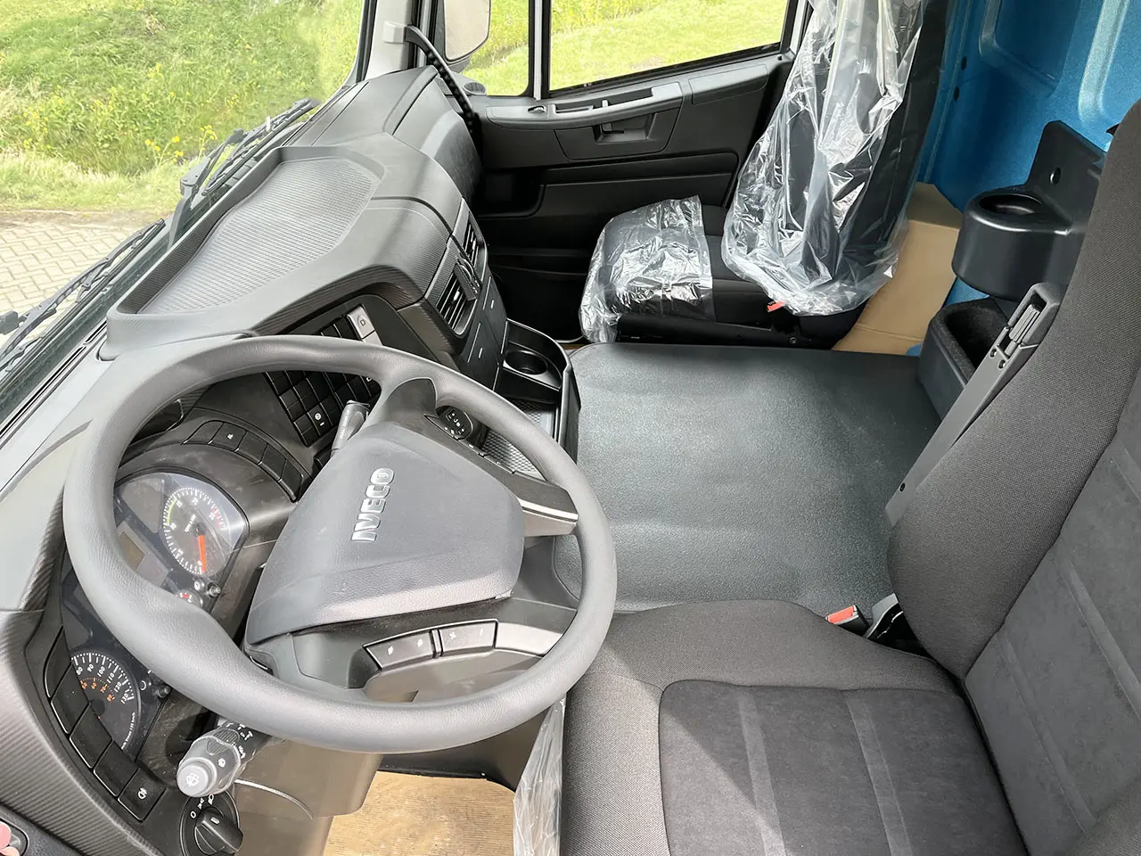 Iveco Trakker AD410T42H-5020 AT Chassis Cabin 8x4 7