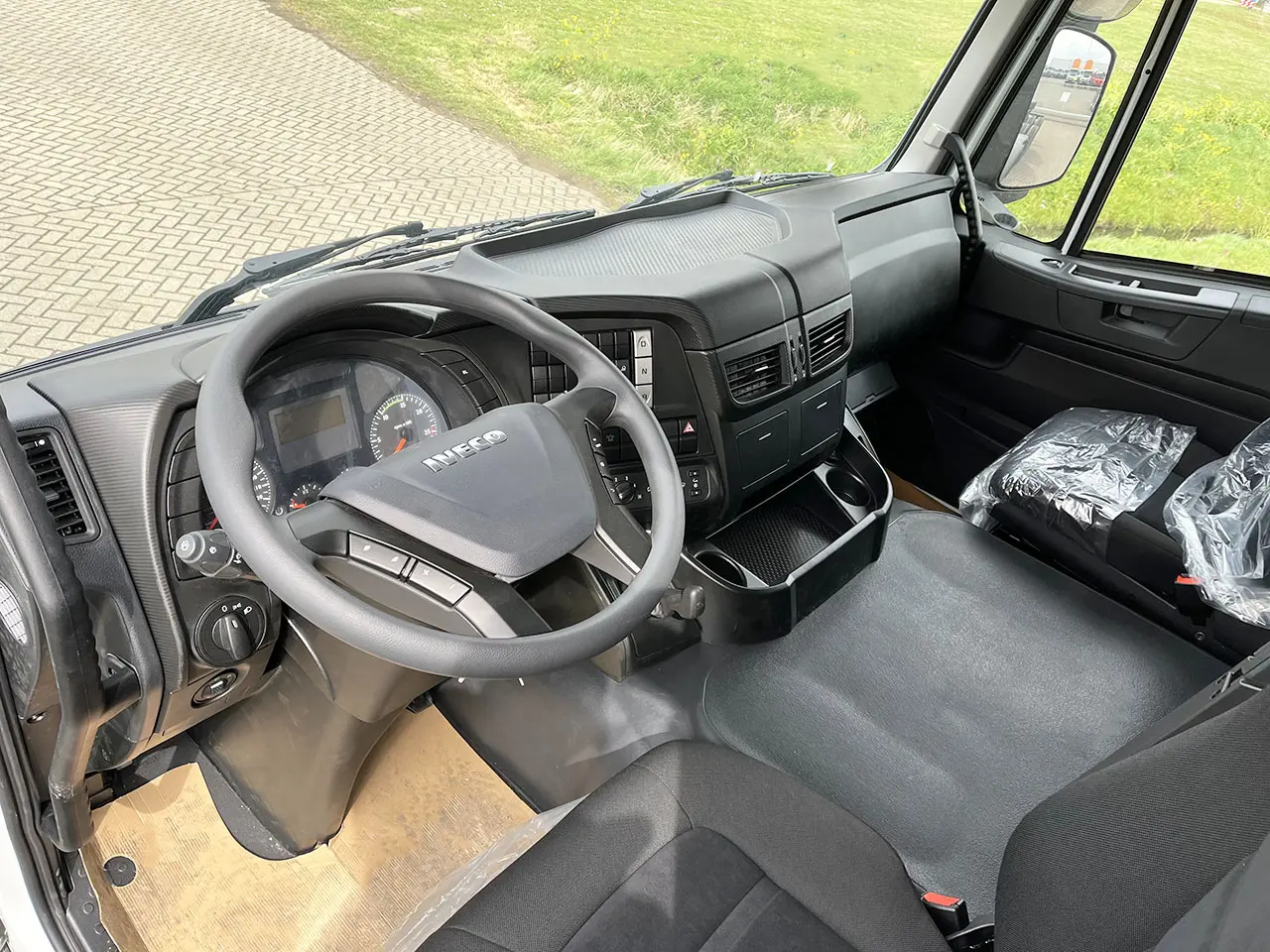 Iveco Trakker AD410T42H-5020 AT 8x4 Chassis Cabin 8