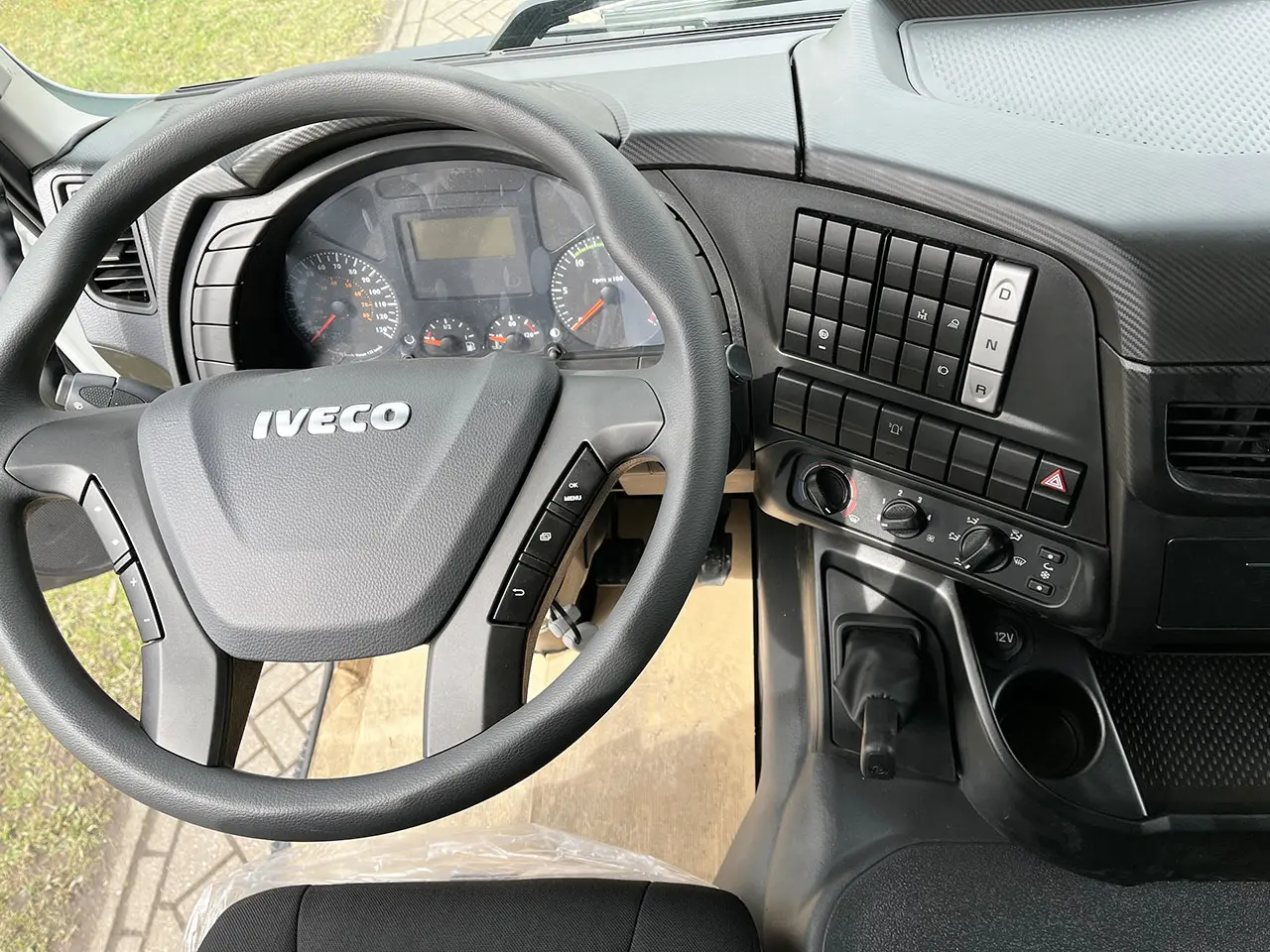 Iveco Trakker AD410T42H-5020 AT Chassis Cabin 8x4 9