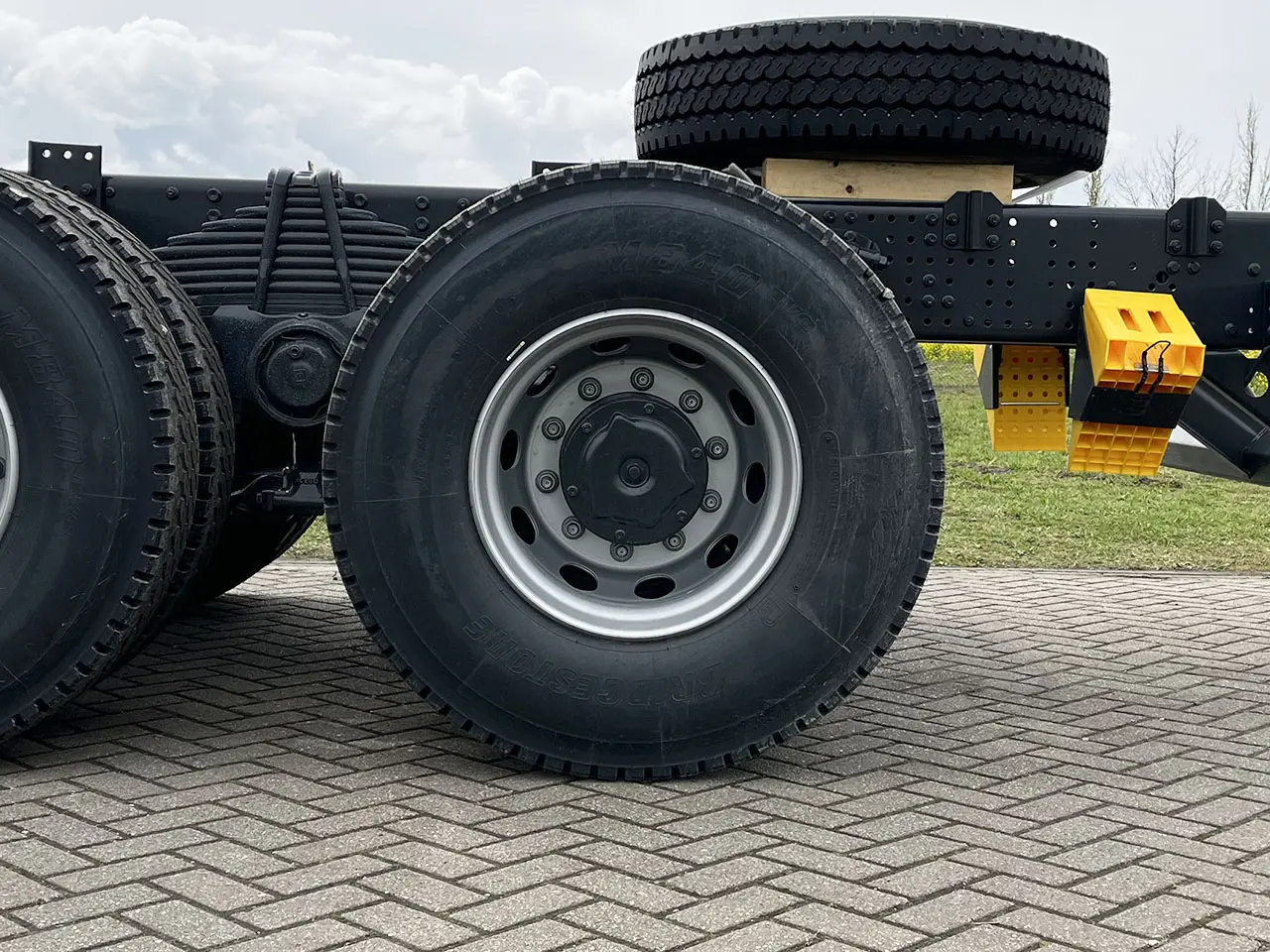 Iveco Trakker AD410T42H-5020 AT Chassis Cabin 8x4 11