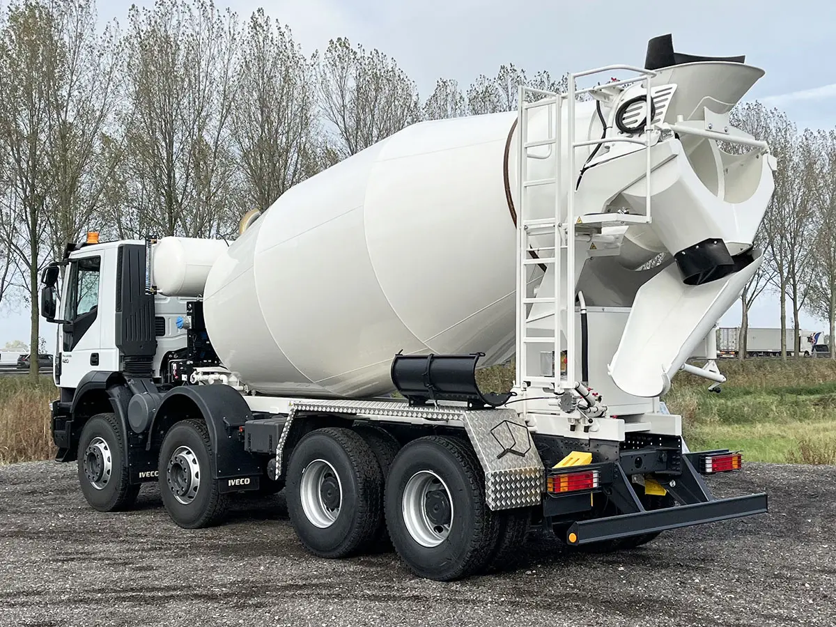 Iveco Trakker AD410T42H 8x4 Concrete Mixer