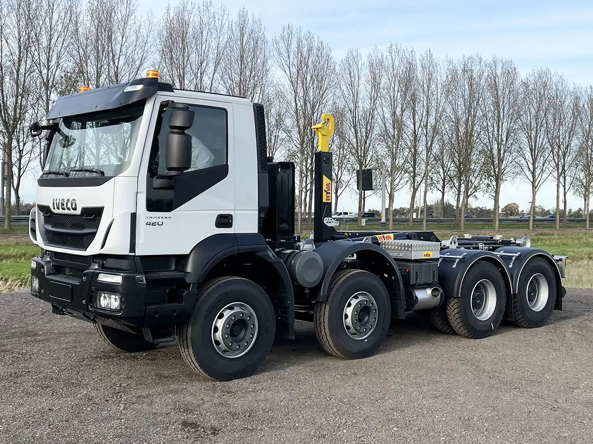 Iveco Trakker AD410T42H 8x4 Container Hook Loader