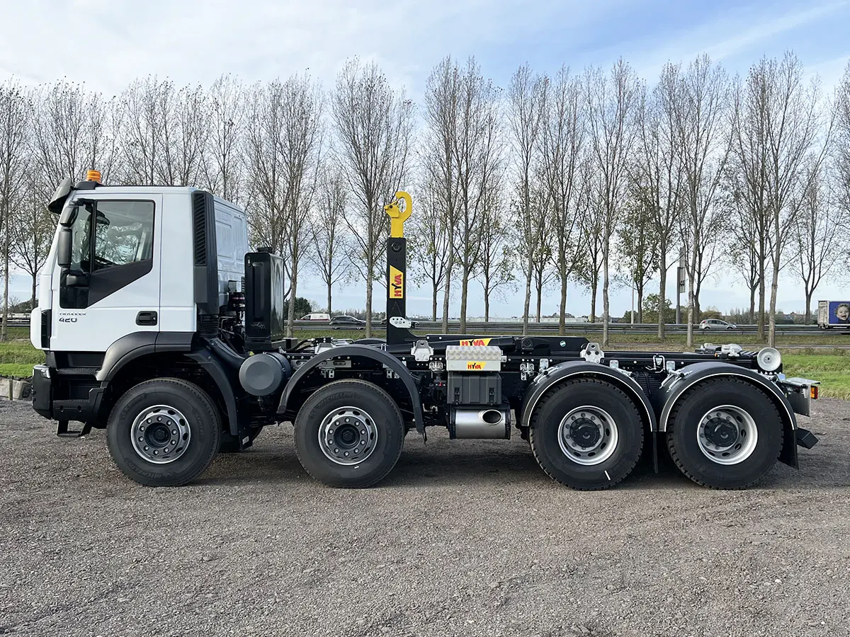 Iveco Trakker AD410T42H 8x4 Container Hook Loader