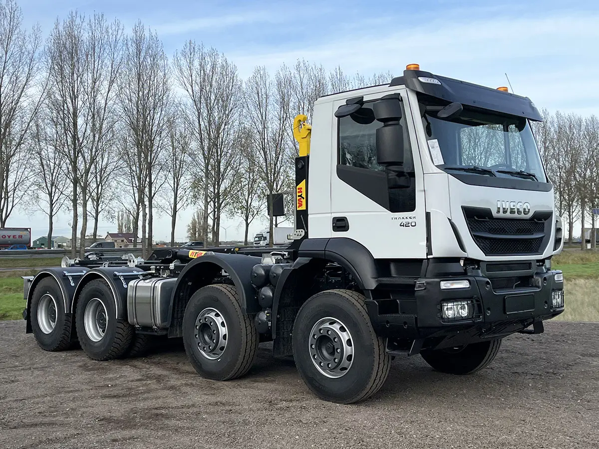 Iveco Trakker AD410T42H 8x4 Container Hook Loader 4