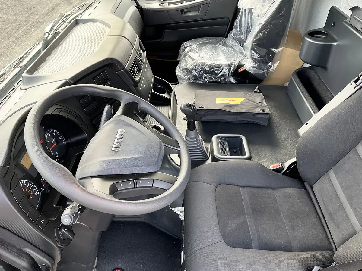 Iveco Trakker AD410T42H 8x4 Container Hook Loader 7