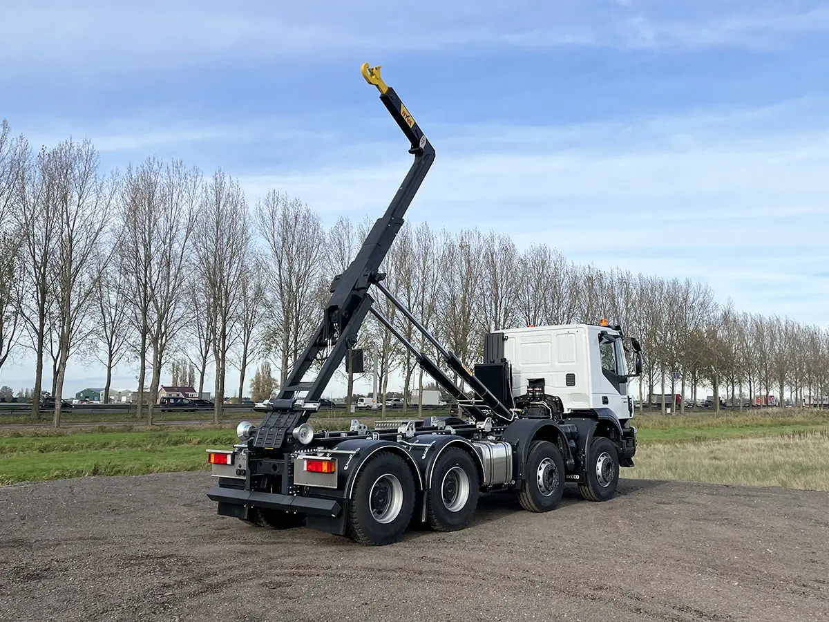 Iveco Trakker AD410T42H 8x4 Container Hook Loader 12