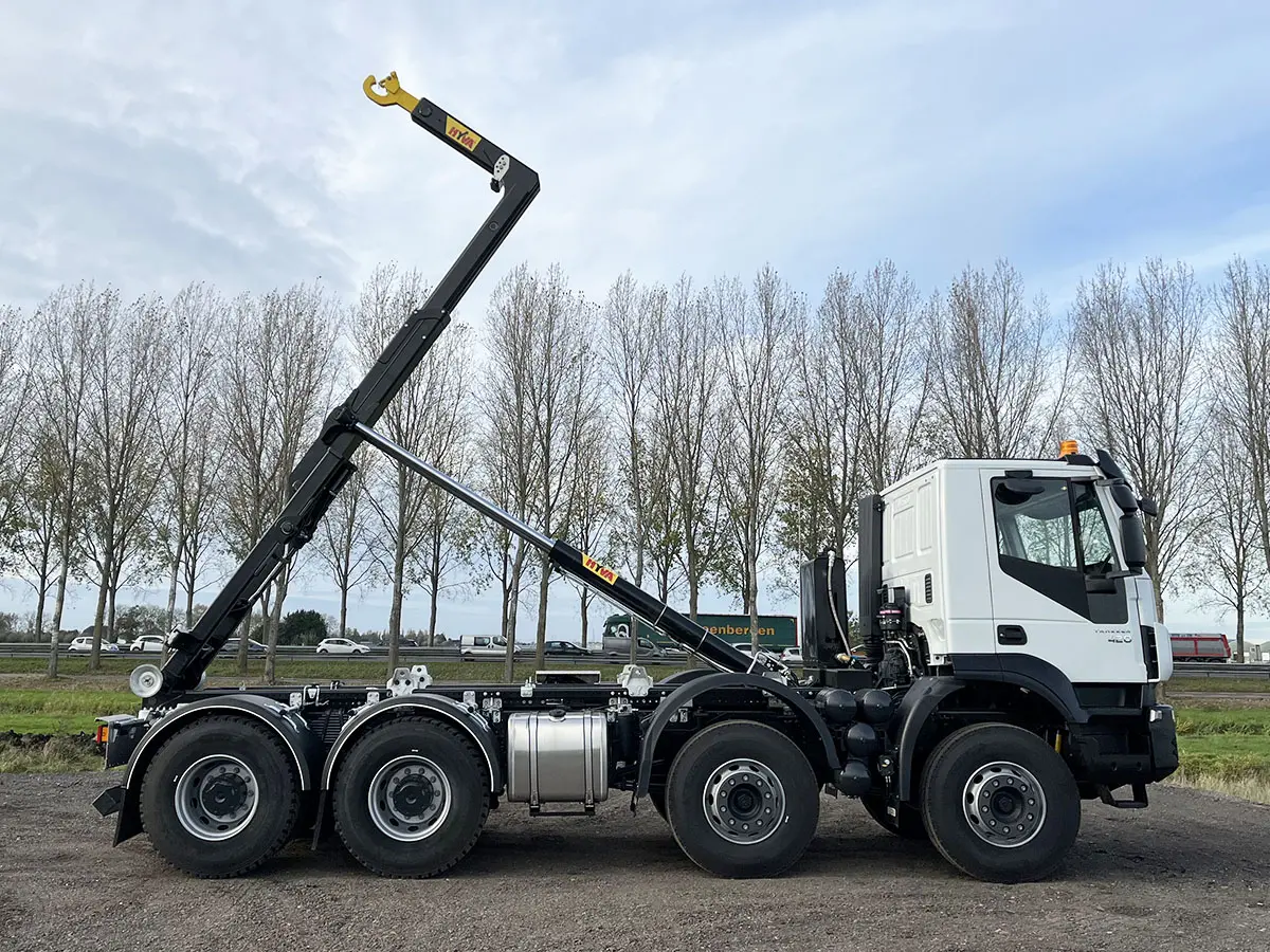 Iveco Trakker AD410T42H 8x4 Container Hook Loader 13