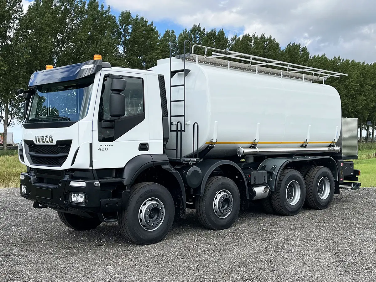 Iveco Trakker AD410T42H 8x4 Fuel Tank Truck 1